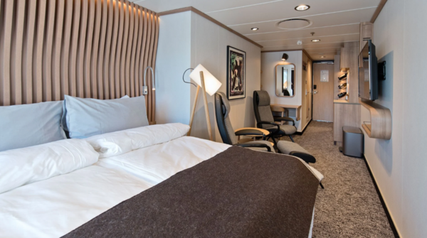 Hurtigruten - MS Fridtjof Nansen - Arctic Superior XTJ.png